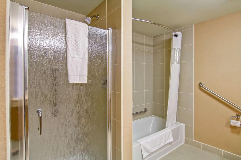 Hampton Inn by Hilton Sudbury, Ontario - Tap to explore photos
