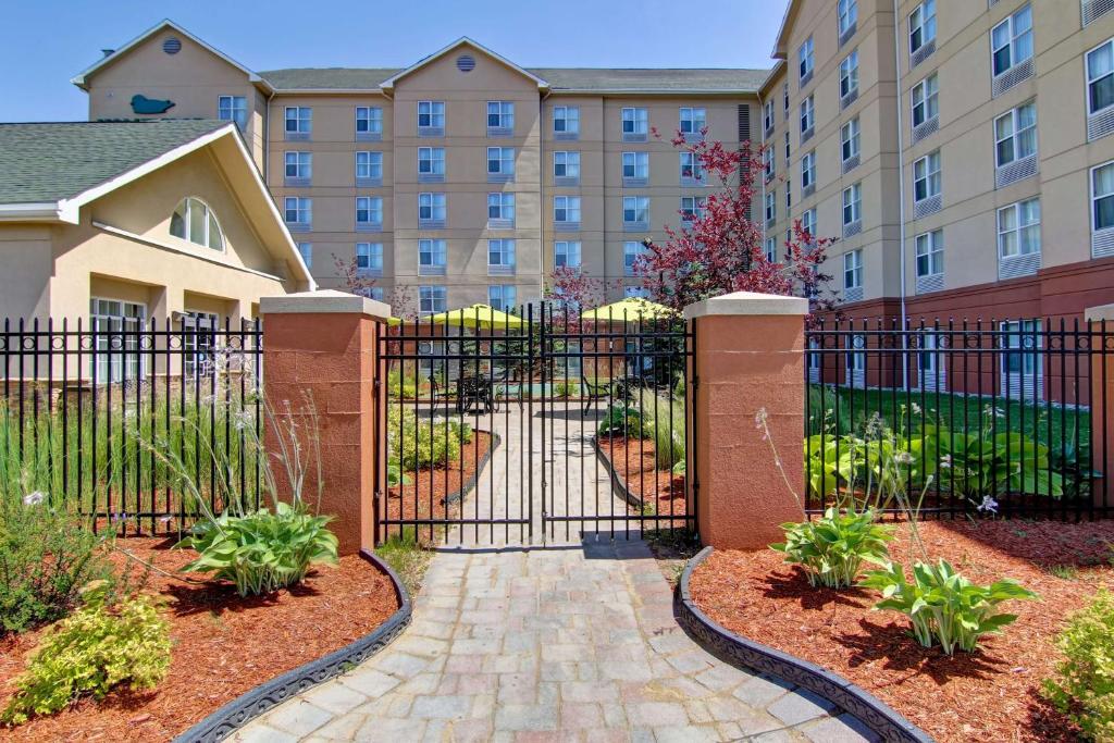 Homewood Suites by Hilton Toronto-Mississauga photo 1
