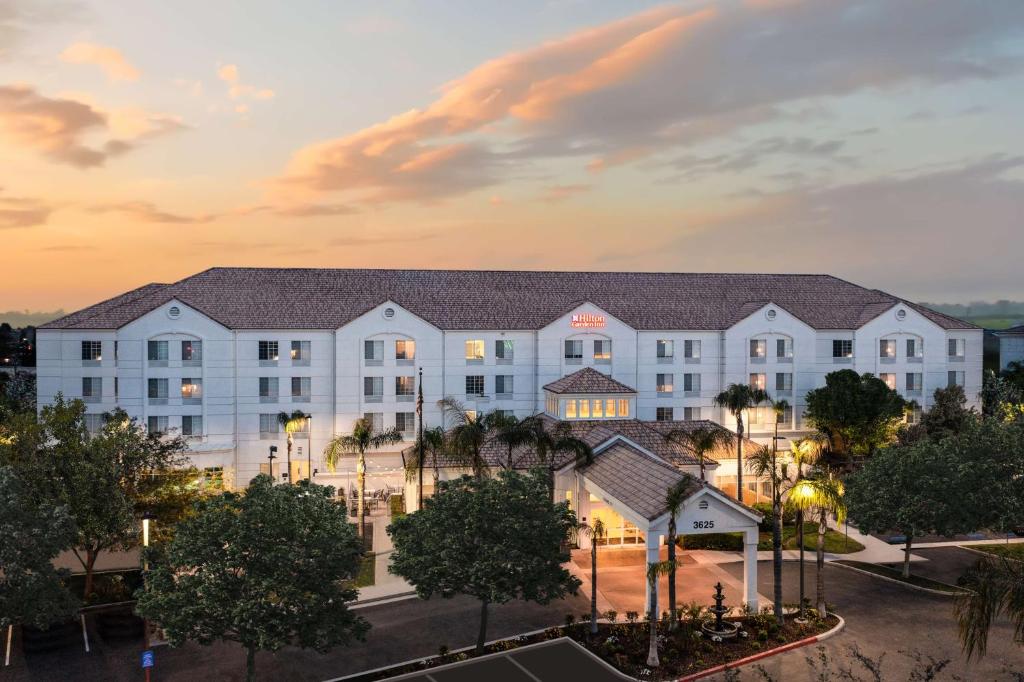 Hilton Garden Inn Bakersfield image