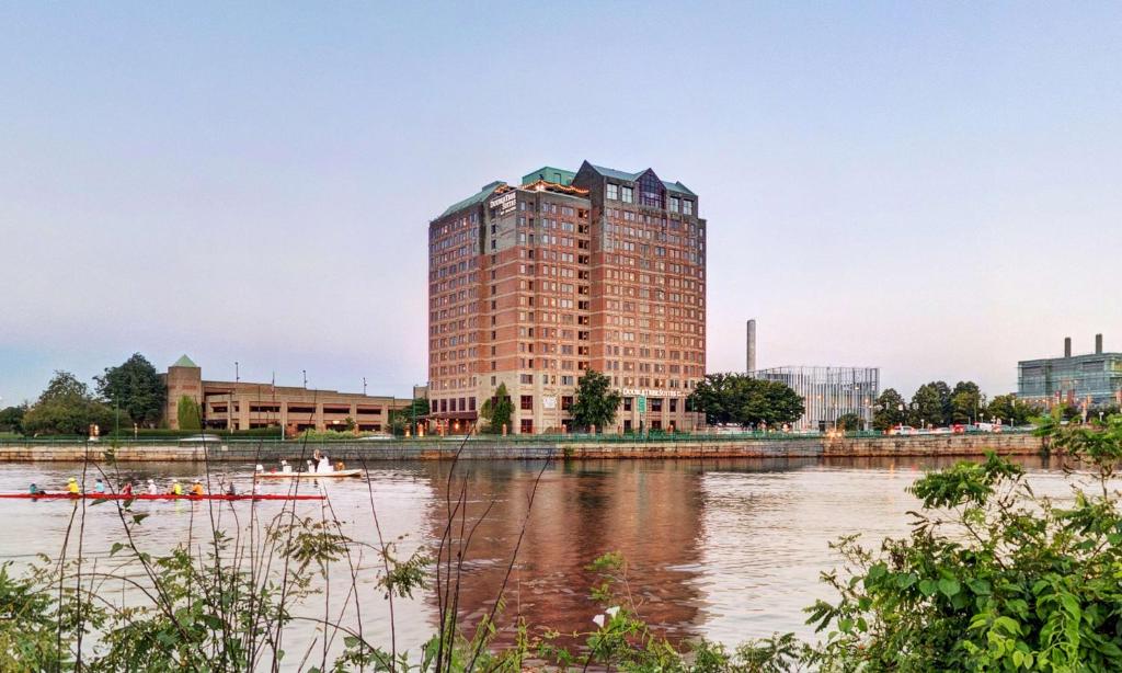 DoubleTree Suites by Hilton Hotel Boston - Cambridge image