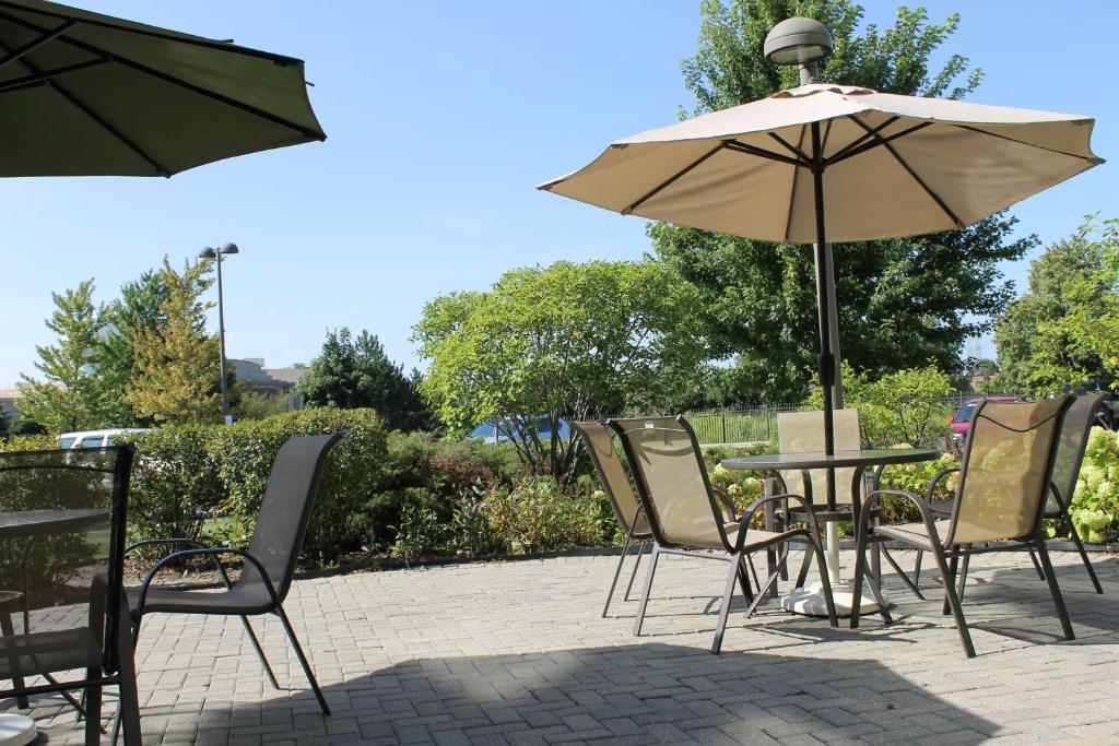 Hilton Garden Inn Addison photo 3