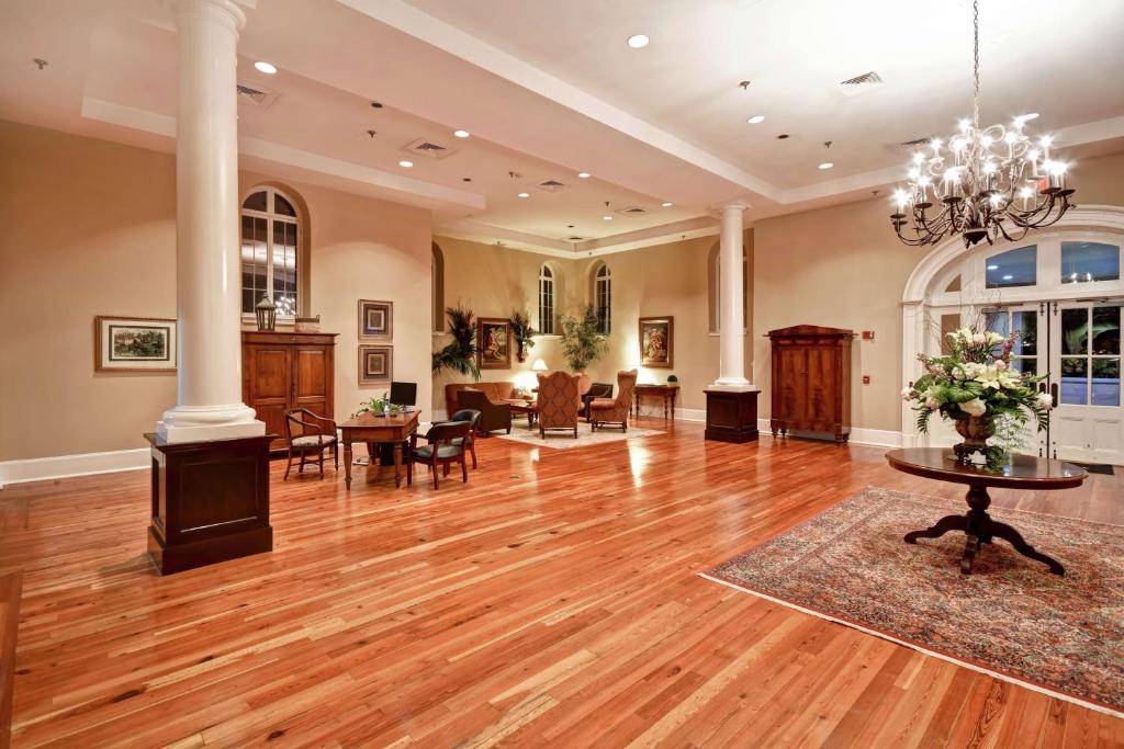 Embassy Suites Charleston - Historic District photo 2