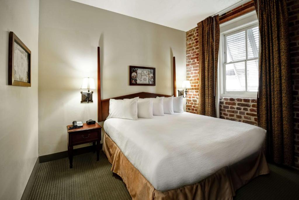 Embassy Suites by Hilton Charleston Historic District Room Type - Two-Room King Suite - Non-Smoking