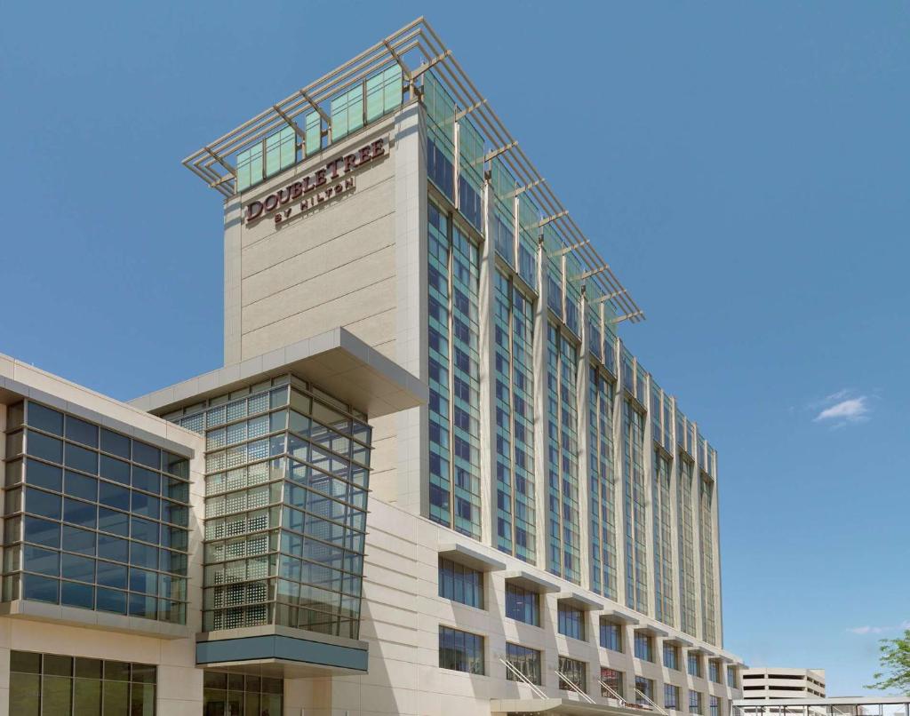 DoubleTree by Hilton Hotel Cedar Rapids Convention Complex photo 2