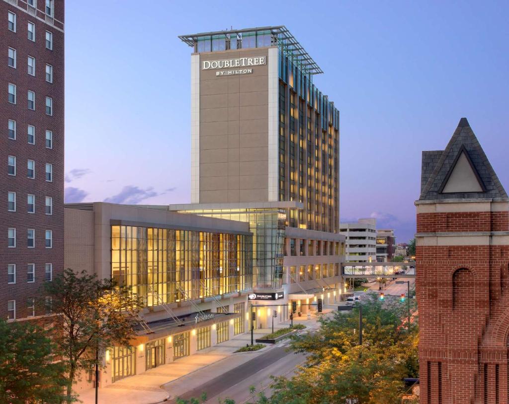 DoubleTree by Hilton Hotel Cedar Rapids Convention Complex photo 3