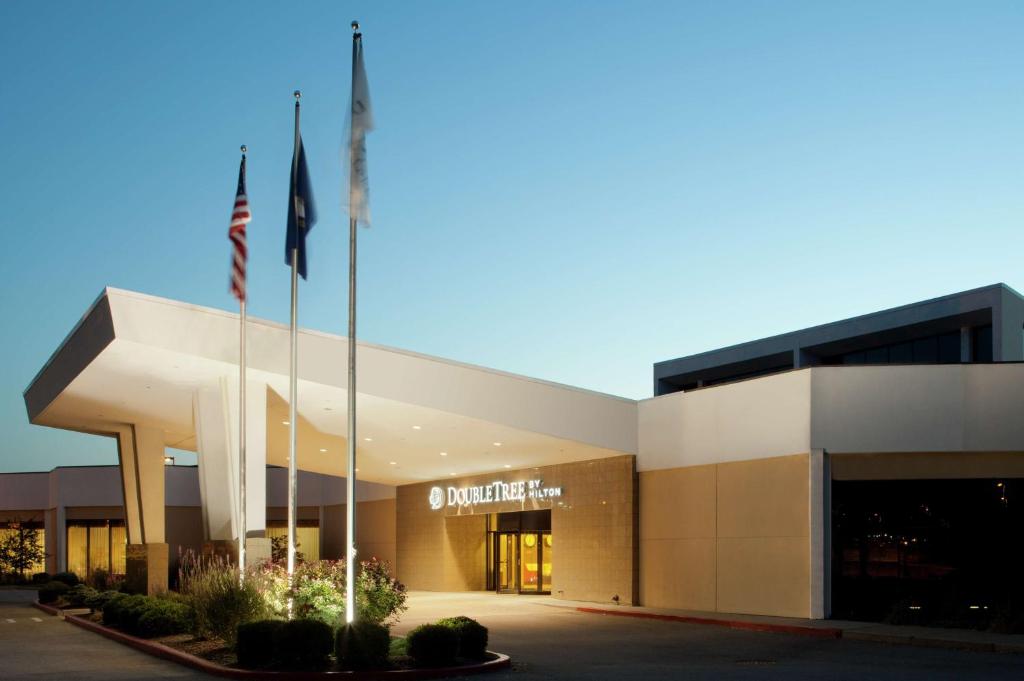 DoubleTree by Hilton Cincinnati Airport image