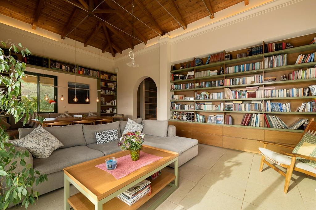 Ariti Villa photo 3