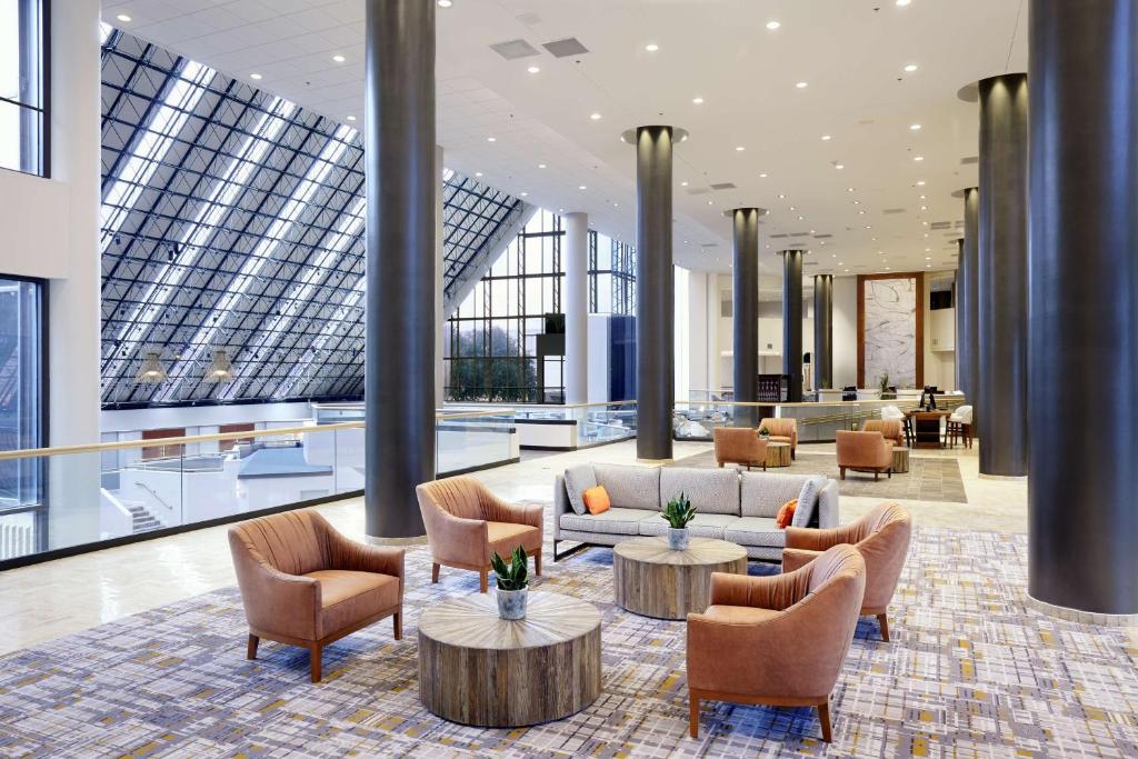 DoubleTree by Hilton Dallas Near the Galleria image