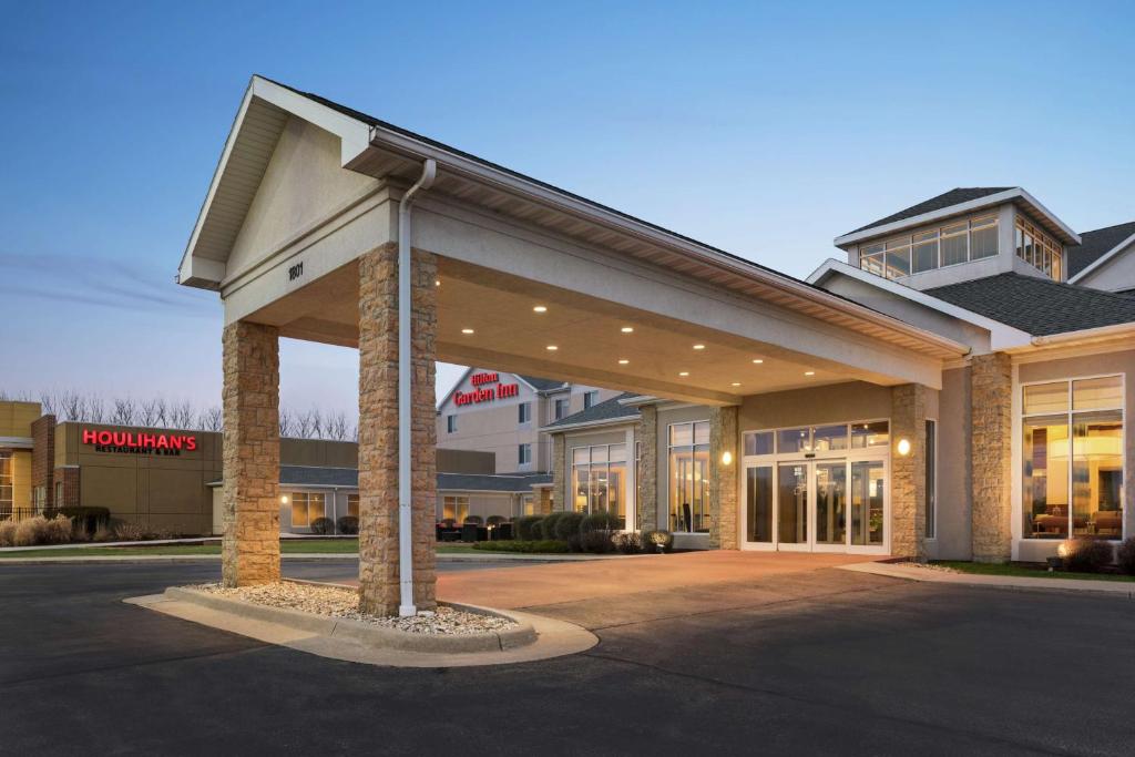 Hilton Garden Inn Dubuque Downtown photo 2
