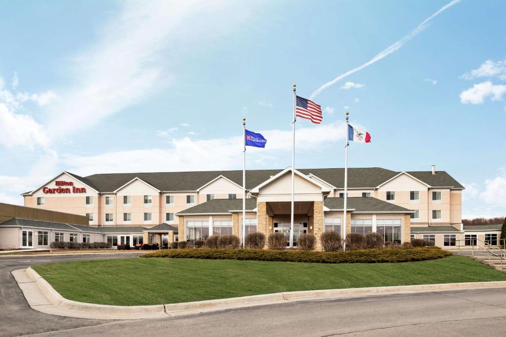 Hilton Garden Inn Dubuque Downtown image