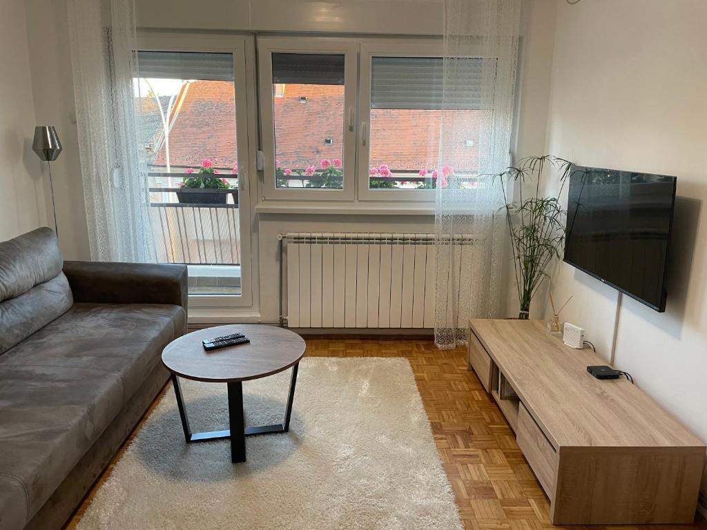 Sunny apartment photo 3