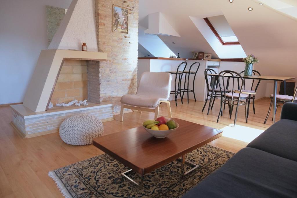 Retro Loft at OldTown : 2BR w/best views & close to all