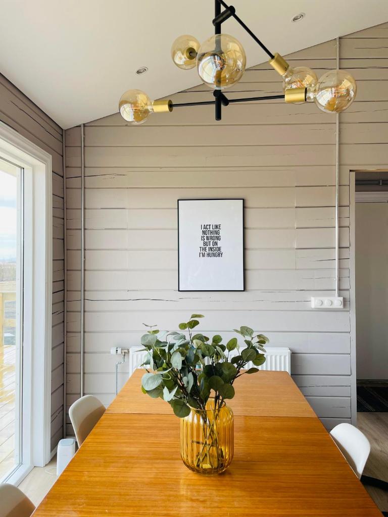 Stylish cottage with hot tub photo 2