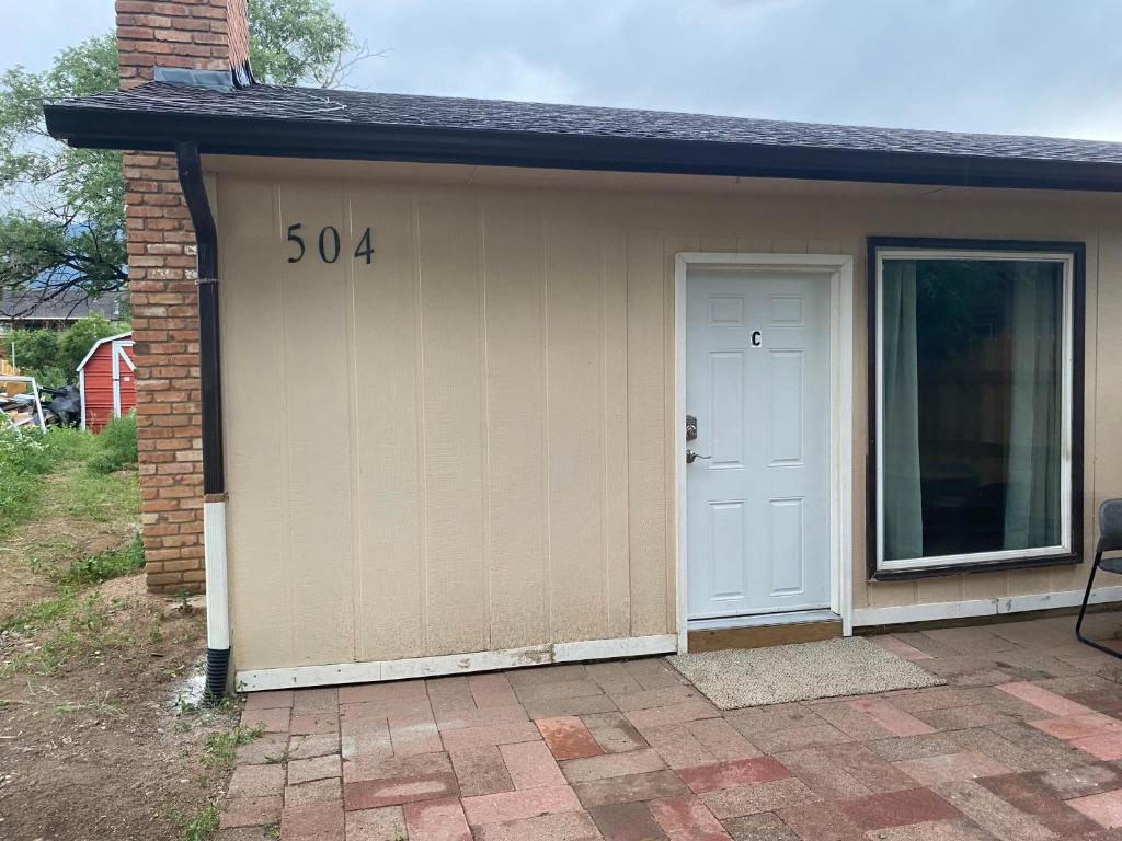 2-bedroom near hwy. 24 & I-25