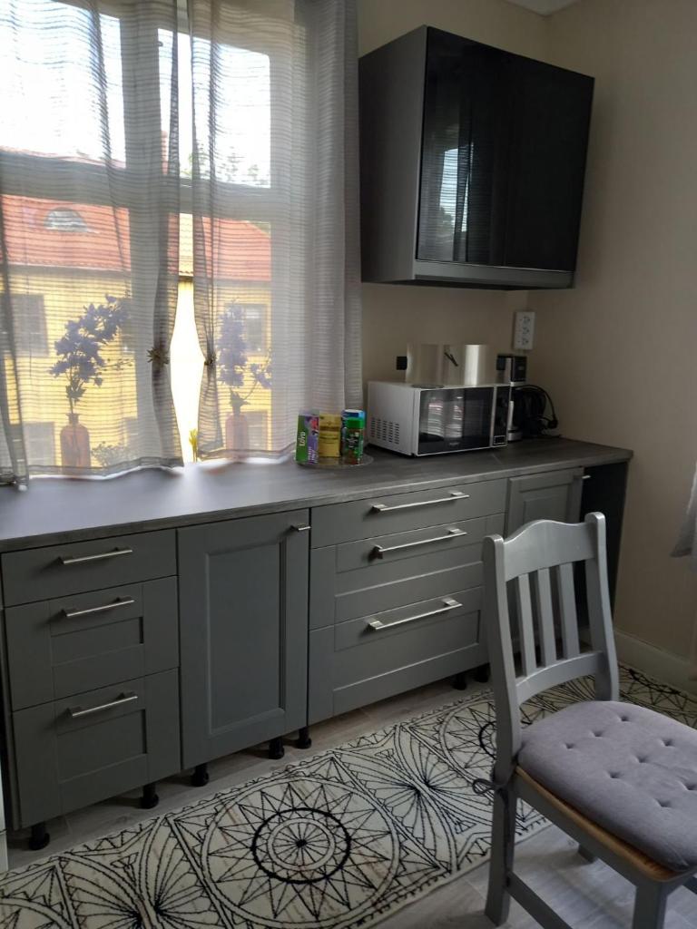 1 bedroom apartment, whole flat photo 4