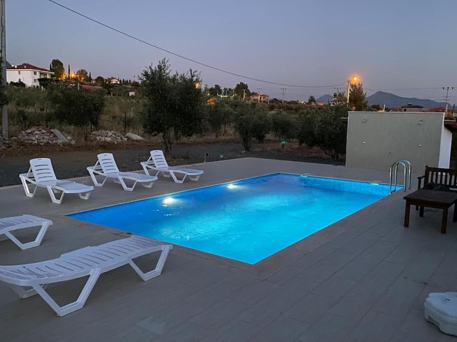 Havuz ,Barbekü ve Köyceğiz Göl Manzaralı bir Tatil