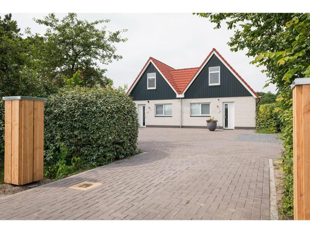Modern Bungalow in De Cocksdorp with Terrace photo 2