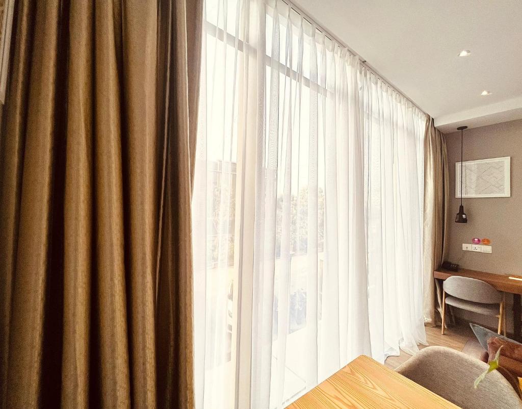 oxy suites 1-01 at Shop House Meisterstadt Pollux Habibie