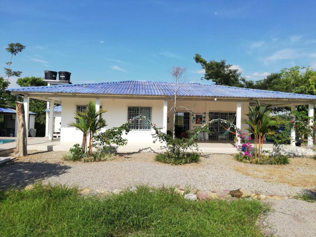 Casa Campestre con Piscina Jacuzzi y Golfito photo 2