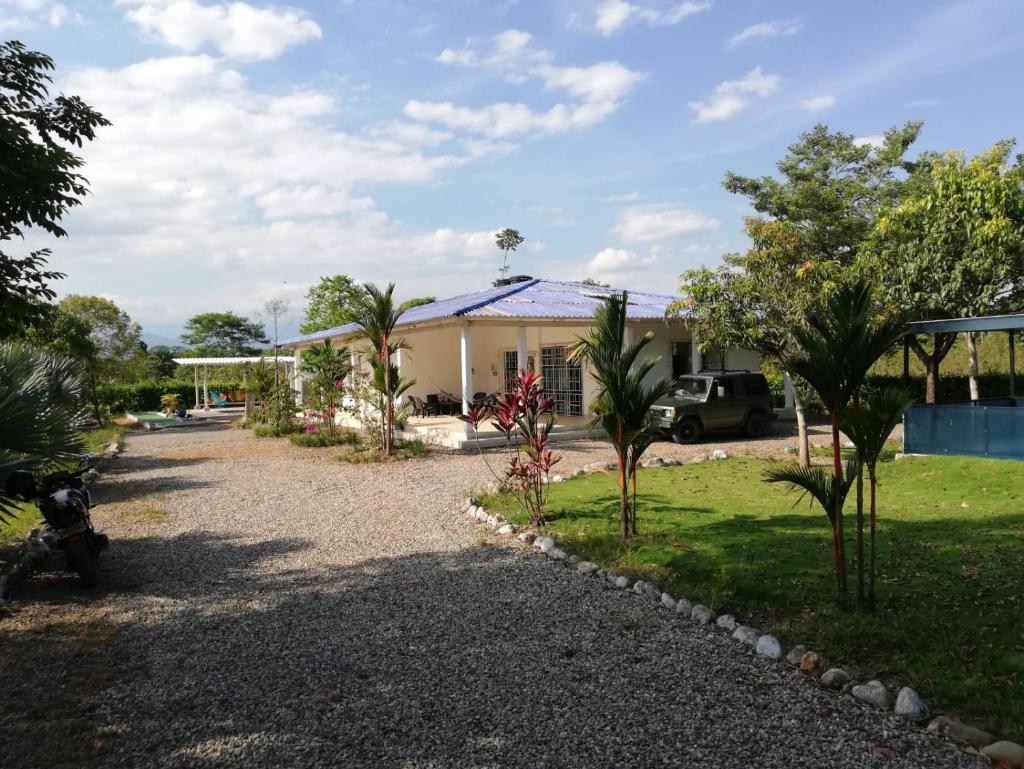 Casa Campestre con Piscina Jacuzzi y Golfito photo 1