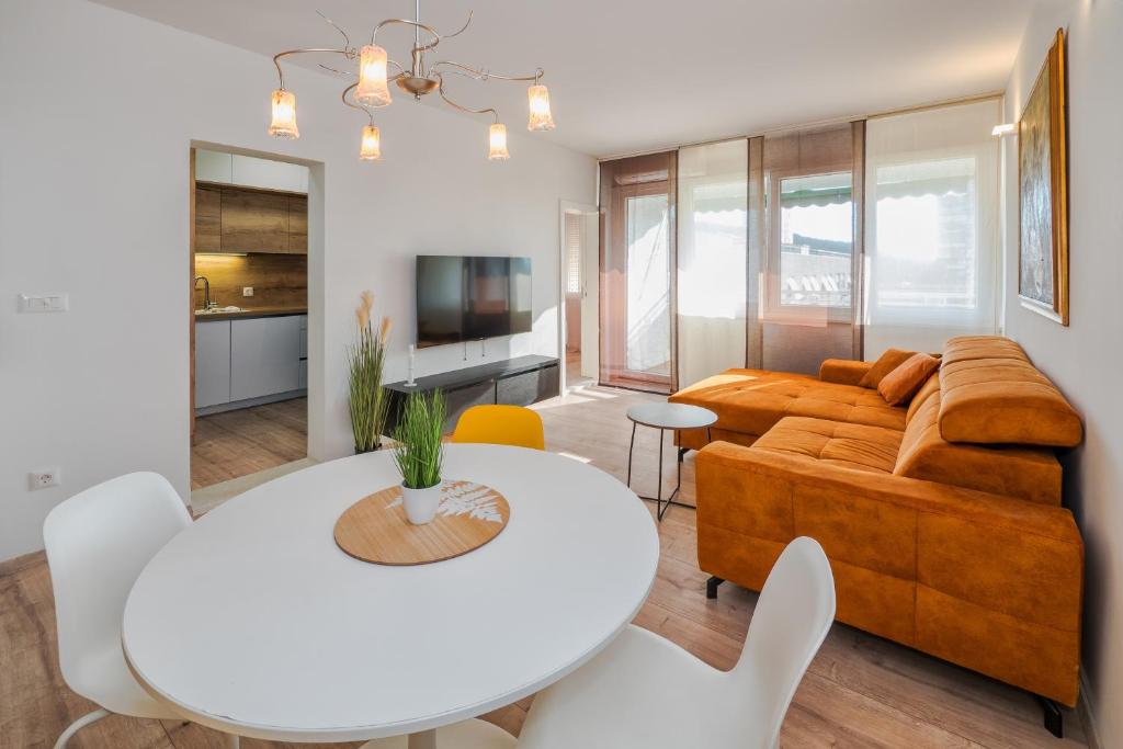 Split Serenity/ Suite with Sea View Balcony