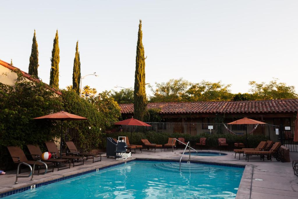 Los Arboles Hotel photo 2