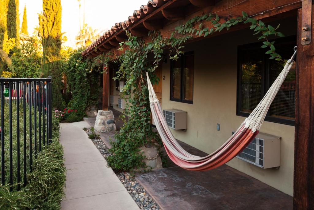 Los Arboles Hotel photo 1