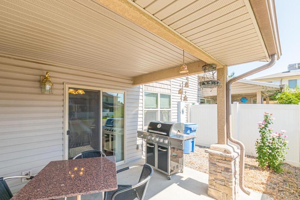 Orchid Iii - In-town Charming Townhome! photo 1