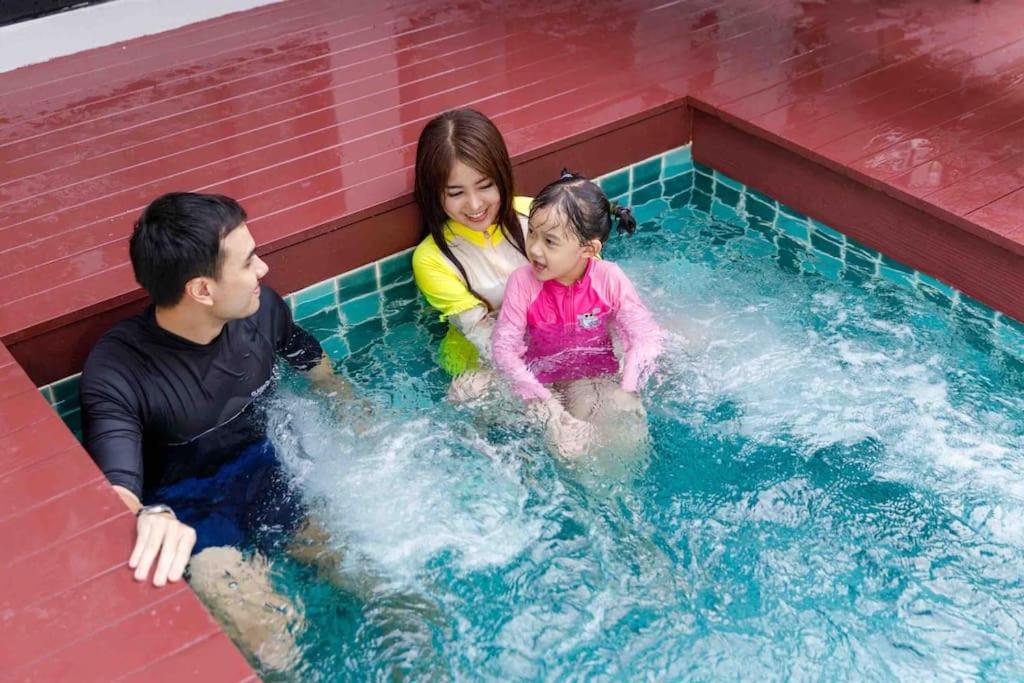 Private Pool villa & warm water. photo 2