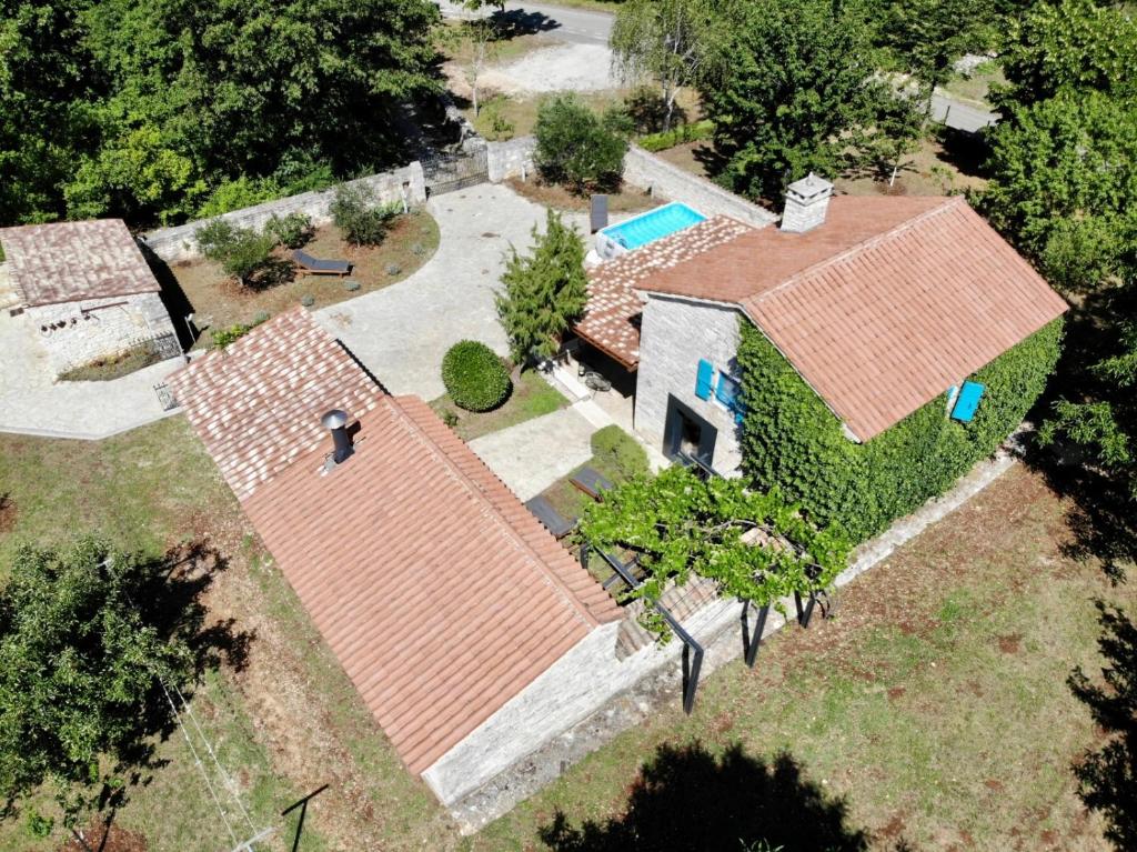 Family-sized renovated Istrian house w/lavand field - 20min from Rovinj. photo 3