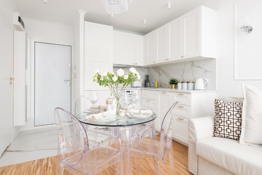 Glam & Modern by Cooee Apartments photo 4