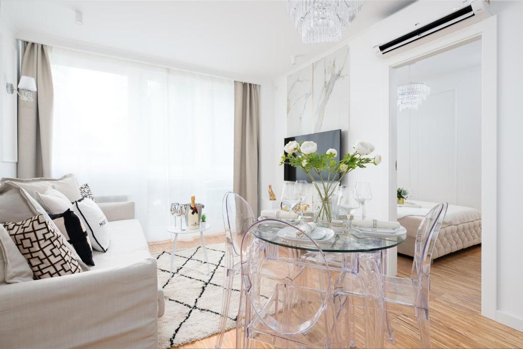 Glam & Modern by Cooee Apartments photo 3
