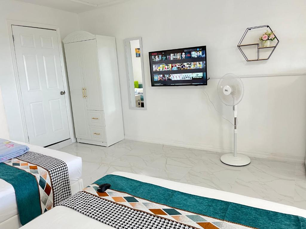Cozy apartment in Venetian RD within 10min from Airports photo 2