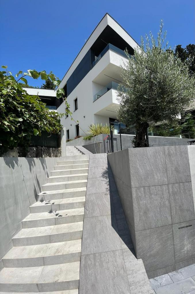Villa V photo 3