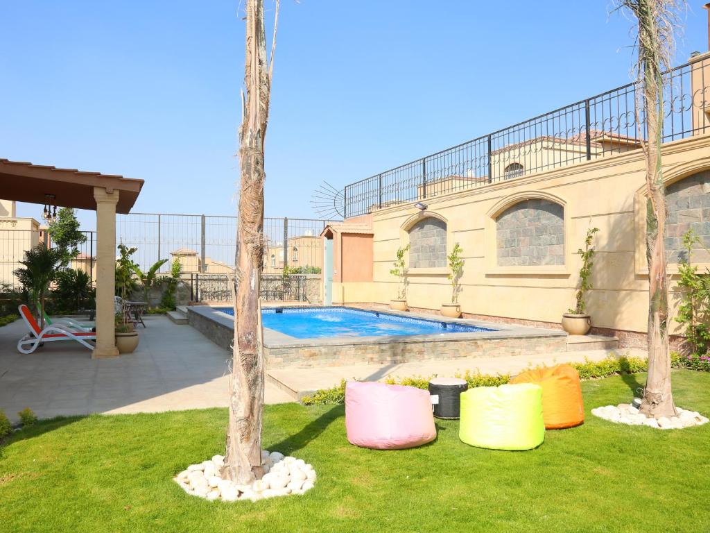 Royal Mansion with private pool in sheikh zayed Compound families photo 4