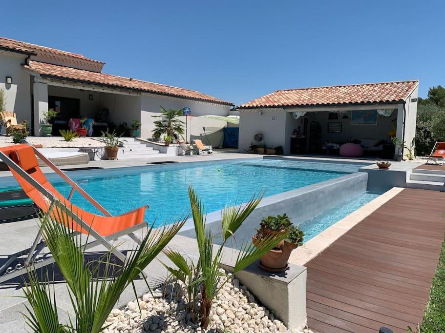 Charmant Appartement au calme avec piscine au pied du Ventoux en Provence