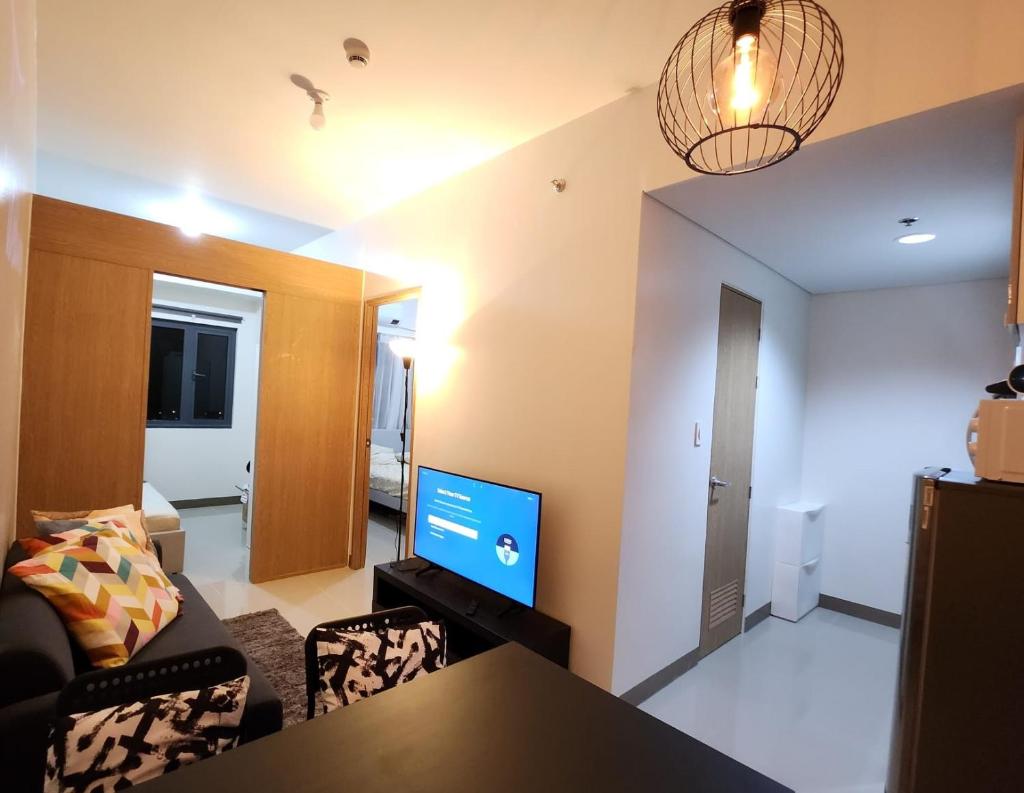 Bloom Residences Condo 2Br - Tap to explore photos