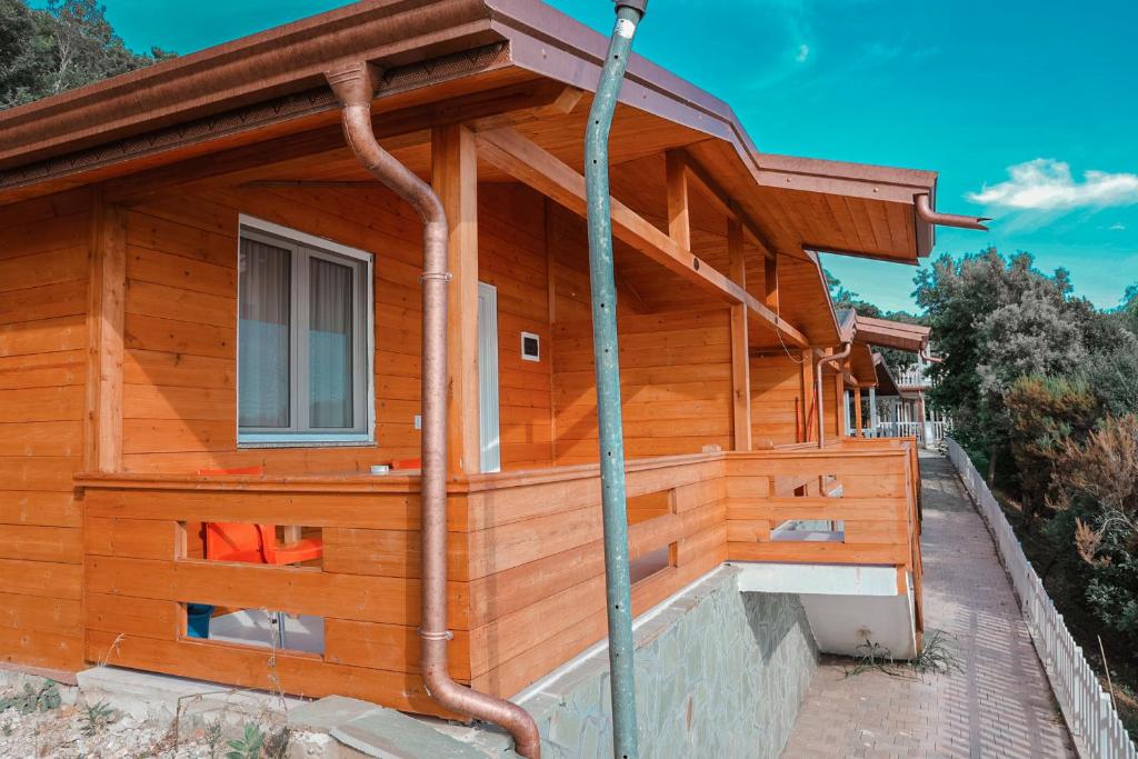 Plazhi Gjeneralit - Small Cabins - Bungalows - Apartaments - Villas - Suite photo 4