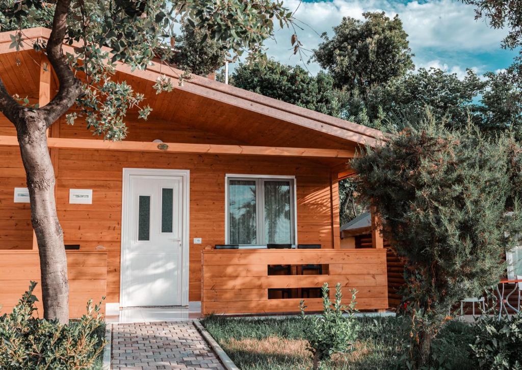 Plazhi Gjeneralit - Small Cabins - Bungalows - Apartaments - Villas - Suite photo 1