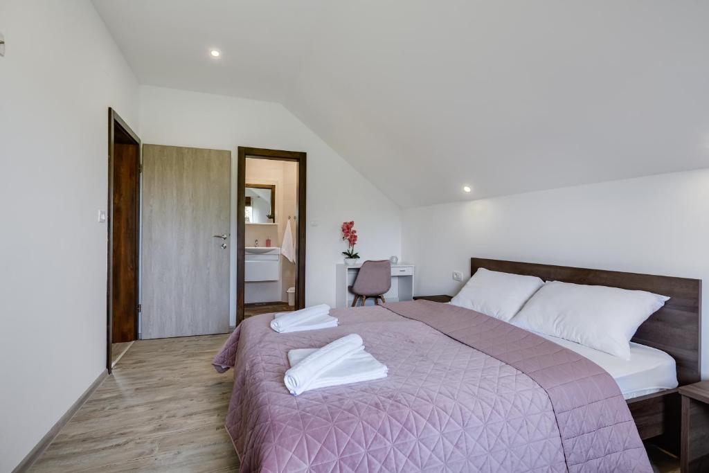 Deluxe Apartment with Jacuzzi PATAR photo 4