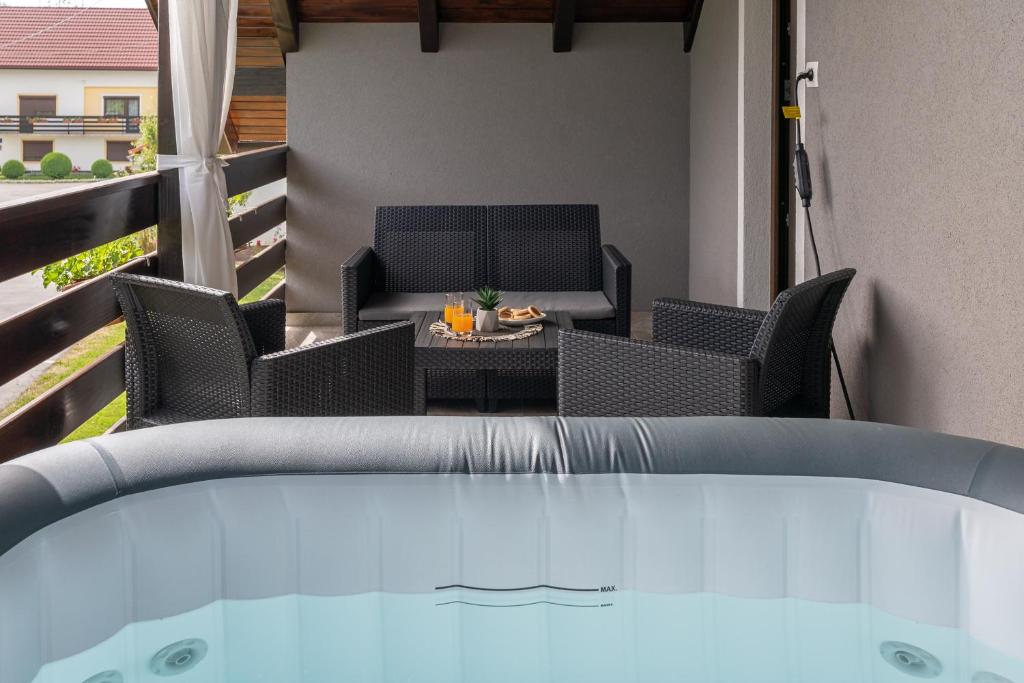 Deluxe Apartment with Jacuzzi PATAR photo 1
