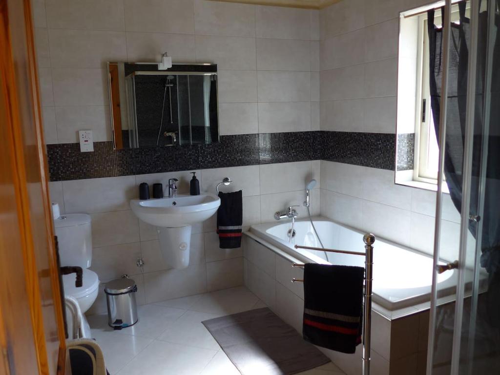 Gozo Villa Retreat with Sea and Country Views photo 4