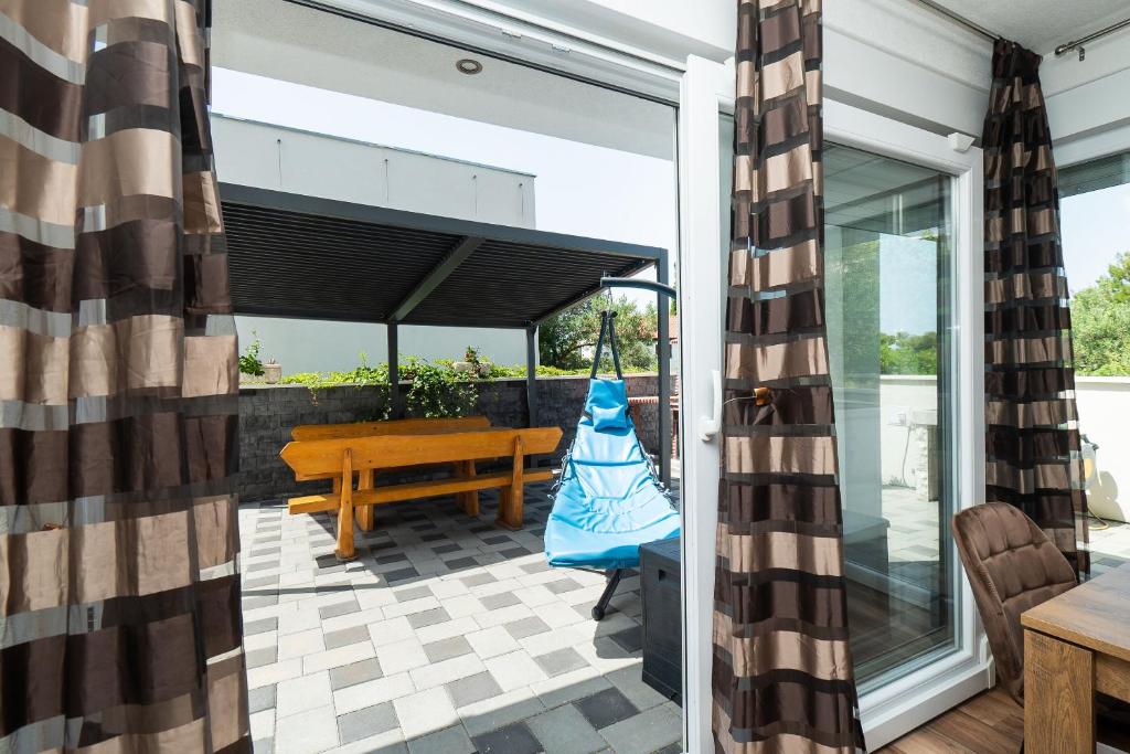 Apartment Nikita with Pool photo 2