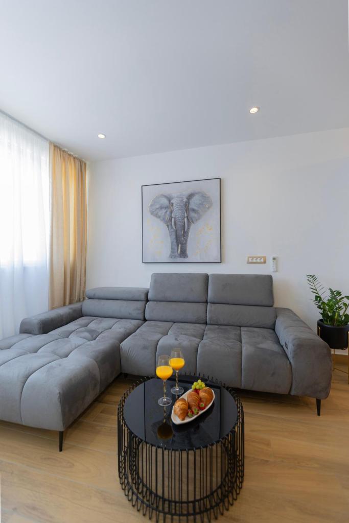 Golden view luxury apartment Split photo 3