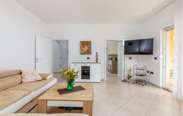 Apartment Jela photo 3