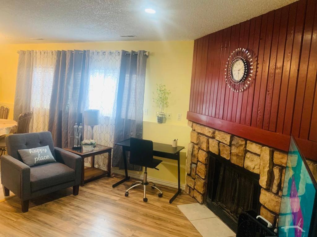 Luxury 2 bedroom rental place with a fireplace
