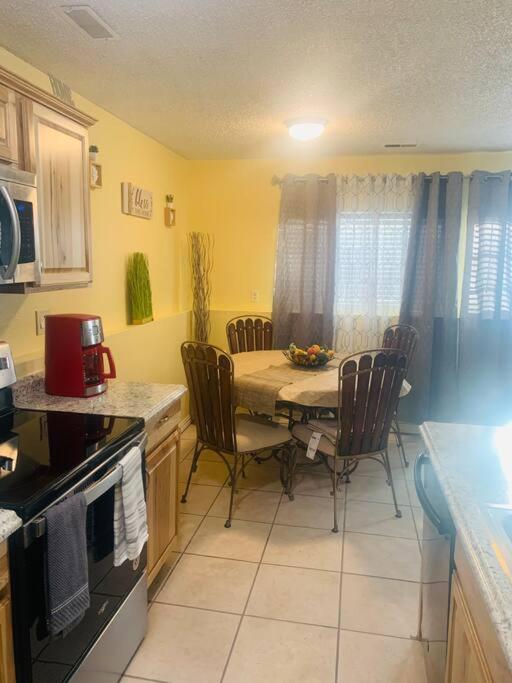 Luxury 2 bedroom rental place with a fireplace photo 4