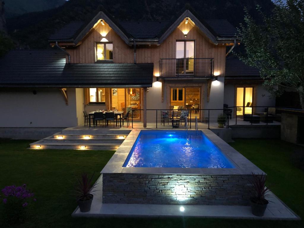 Chalet Barbara with swimming pool in the heart of Oisans photo 4