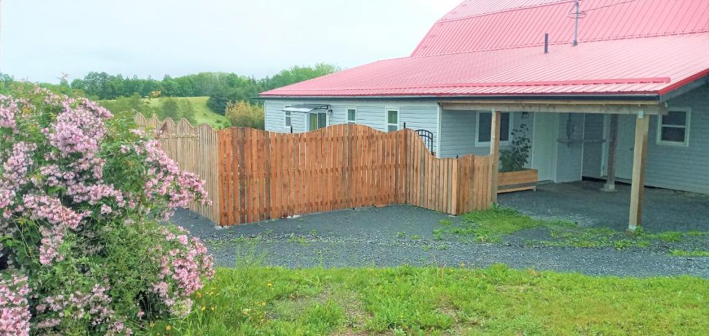 Beautiful Home on Sunny Acreage photo 1