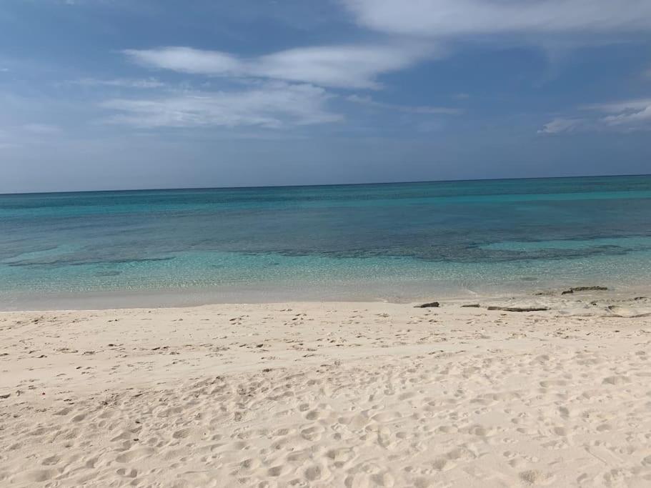 Beach'nBarefoot (Love Beach) - nestled on the beach photo 3